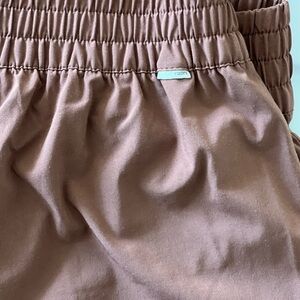Vuori Villa Joggers – Hazelnut, Size Medium, Excellent Condition!